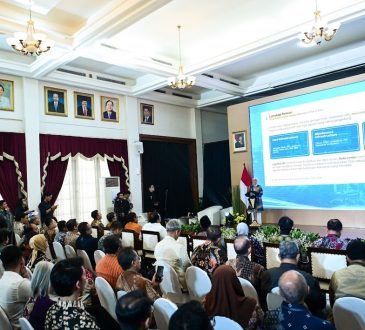 Menteri Komunikasi dan Digital Meutya Hafid menghadiri peluncuran Buku Peta Jalan Infrastruktur Digital Indonesia 2026-2030 yang diselenggarakan Kementerian PPN/Bappenas di Jakarta, Rabu (29/7/2026) mengatakan arah pembangunan digital nasional sejalan dengan tiga prinsip utama, yaitu tumbuh, terhubung, dan terjaga. Karena itu, pembangunan infrastruktur digital harus dirancang agar memberikan manfaat nyata bagi masyarakat sekaligus menjadi penggerak pertumbuhan nasional. Foto: Humas Kemkomdigi