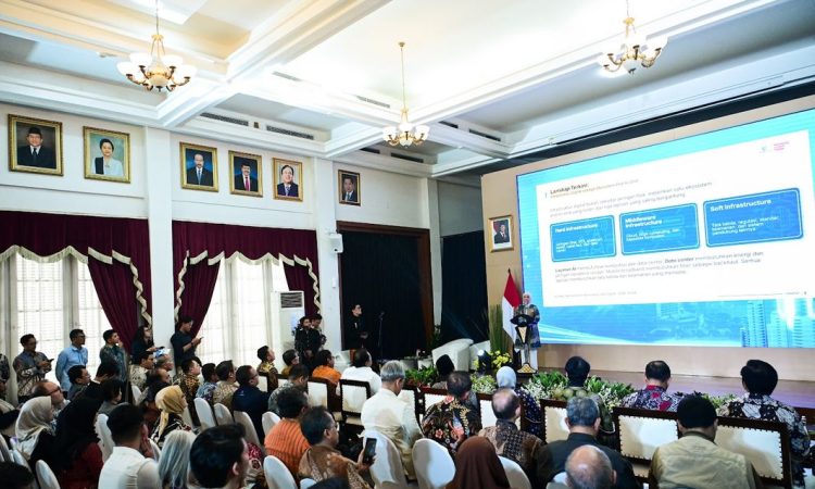 Menteri Komunikasi dan Digital Meutya Hafid menghadiri peluncuran Buku Peta Jalan Infrastruktur Digital Indonesia 2026-2030 yang diselenggarakan Kementerian PPN/Bappenas di Jakarta, Rabu (29/7/2026) mengatakan arah pembangunan digital nasional sejalan dengan tiga prinsip utama, yaitu tumbuh, terhubung, dan terjaga. Karena itu, pembangunan infrastruktur digital harus dirancang agar memberikan manfaat nyata bagi masyarakat sekaligus menjadi penggerak pertumbuhan nasional. Foto: Humas Kemkomdigi