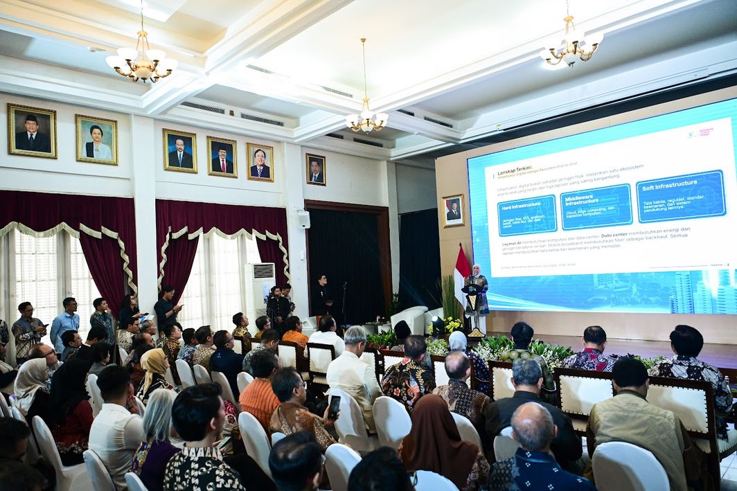 Menteri Komunikasi dan Digital Meutya Hafid menghadiri peluncuran Buku Peta Jalan Infrastruktur Digital Indonesia 2026-2030 yang diselenggarakan Kementerian PPN/Bappenas di Jakarta, Rabu (29/7/2026) mengatakan arah pembangunan digital nasional sejalan dengan tiga prinsip utama, yaitu tumbuh, terhubung, dan terjaga. Karena itu, pembangunan infrastruktur digital harus dirancang agar memberikan manfaat nyata bagi masyarakat sekaligus menjadi penggerak pertumbuhan nasional. Foto: Humas Kemkomdigi